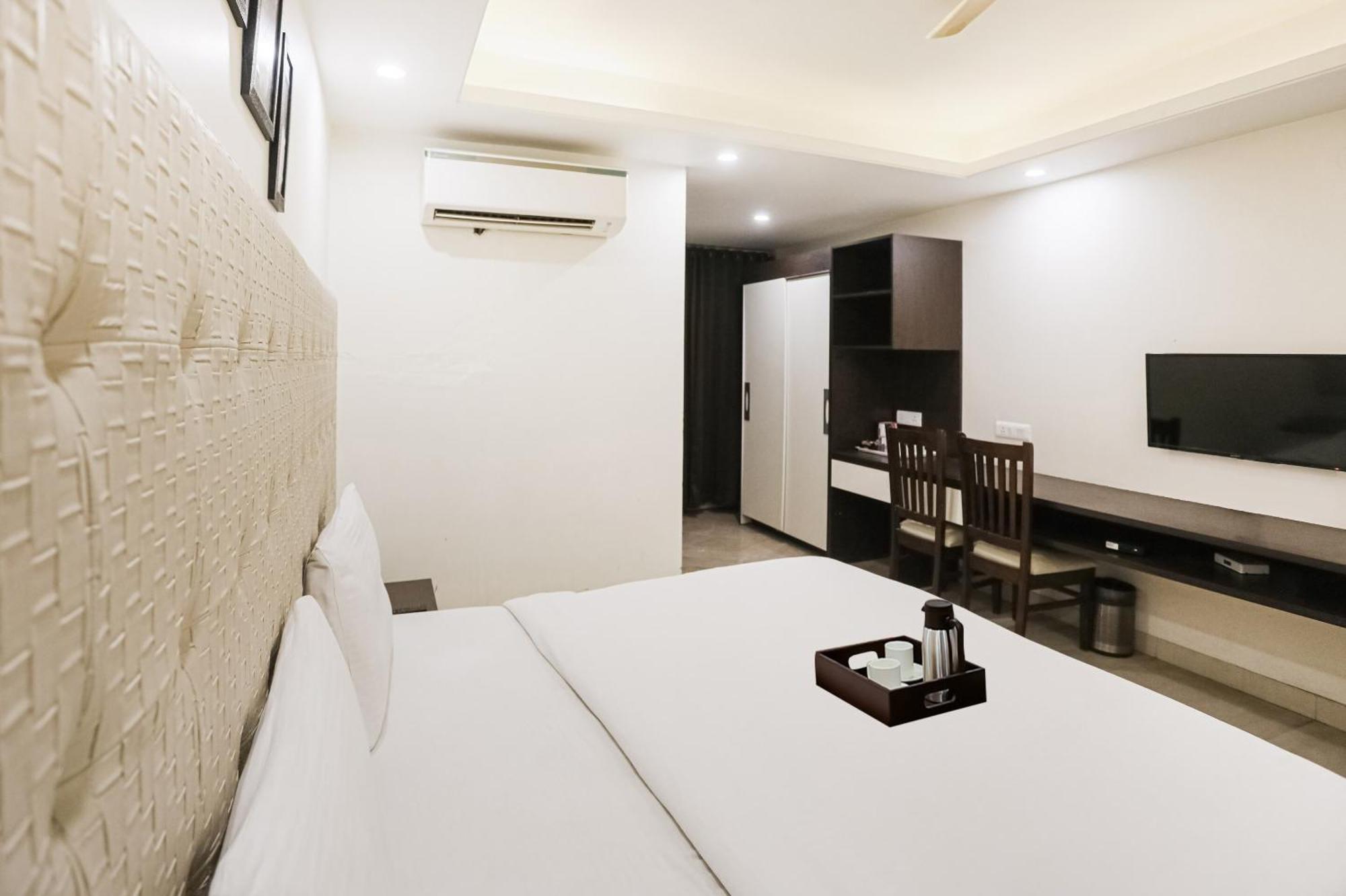 Townhouse The Amv Hotel غورغاون المظهر الخارجي الصورة