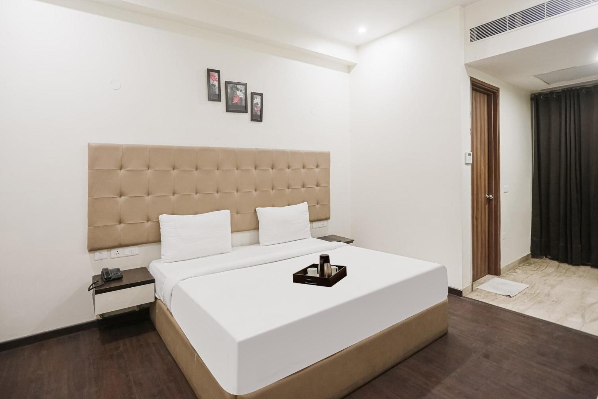 Townhouse The Amv Hotel غورغاون المظهر الخارجي الصورة