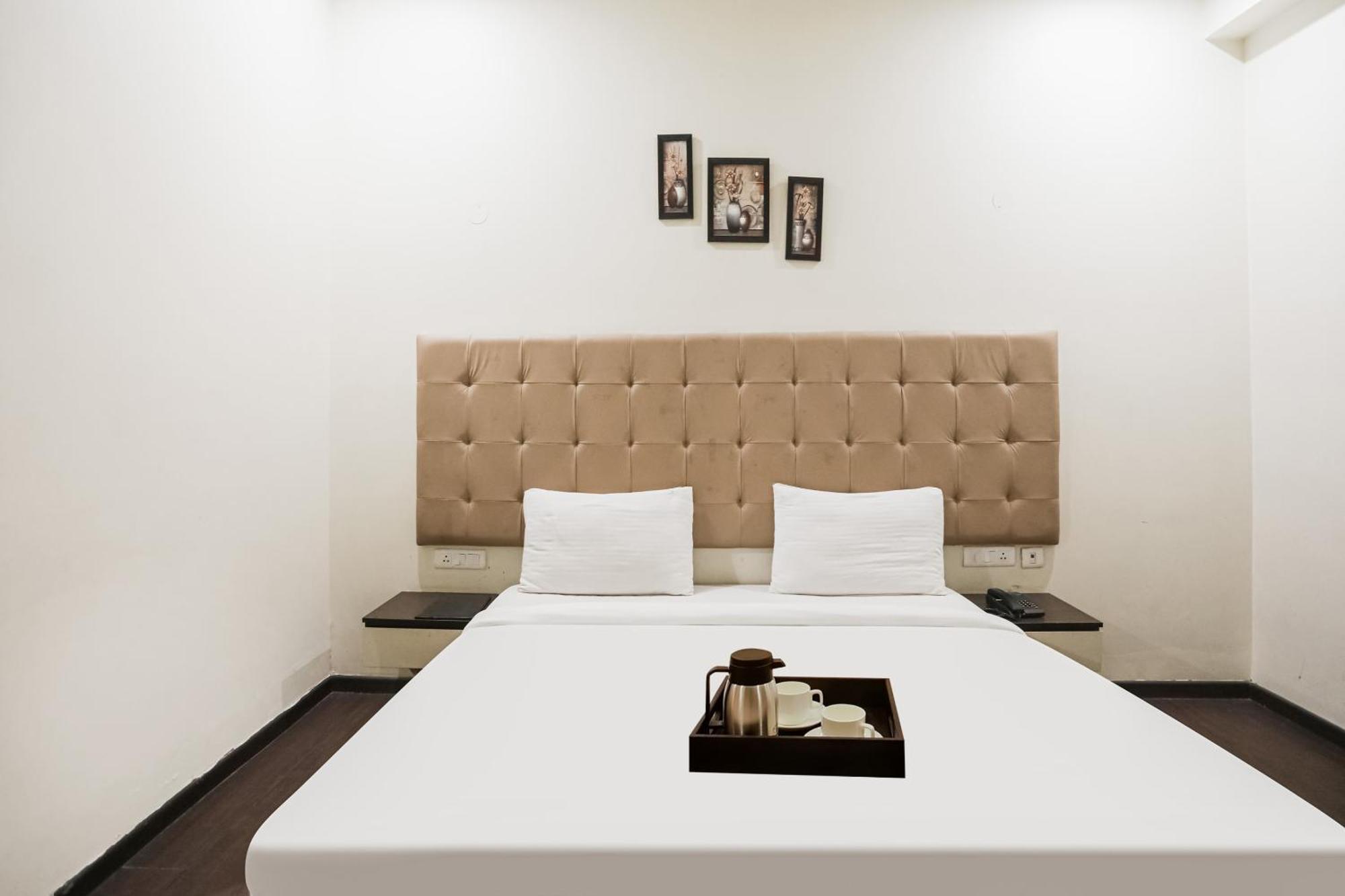 Townhouse The Amv Hotel غورغاون المظهر الخارجي الصورة