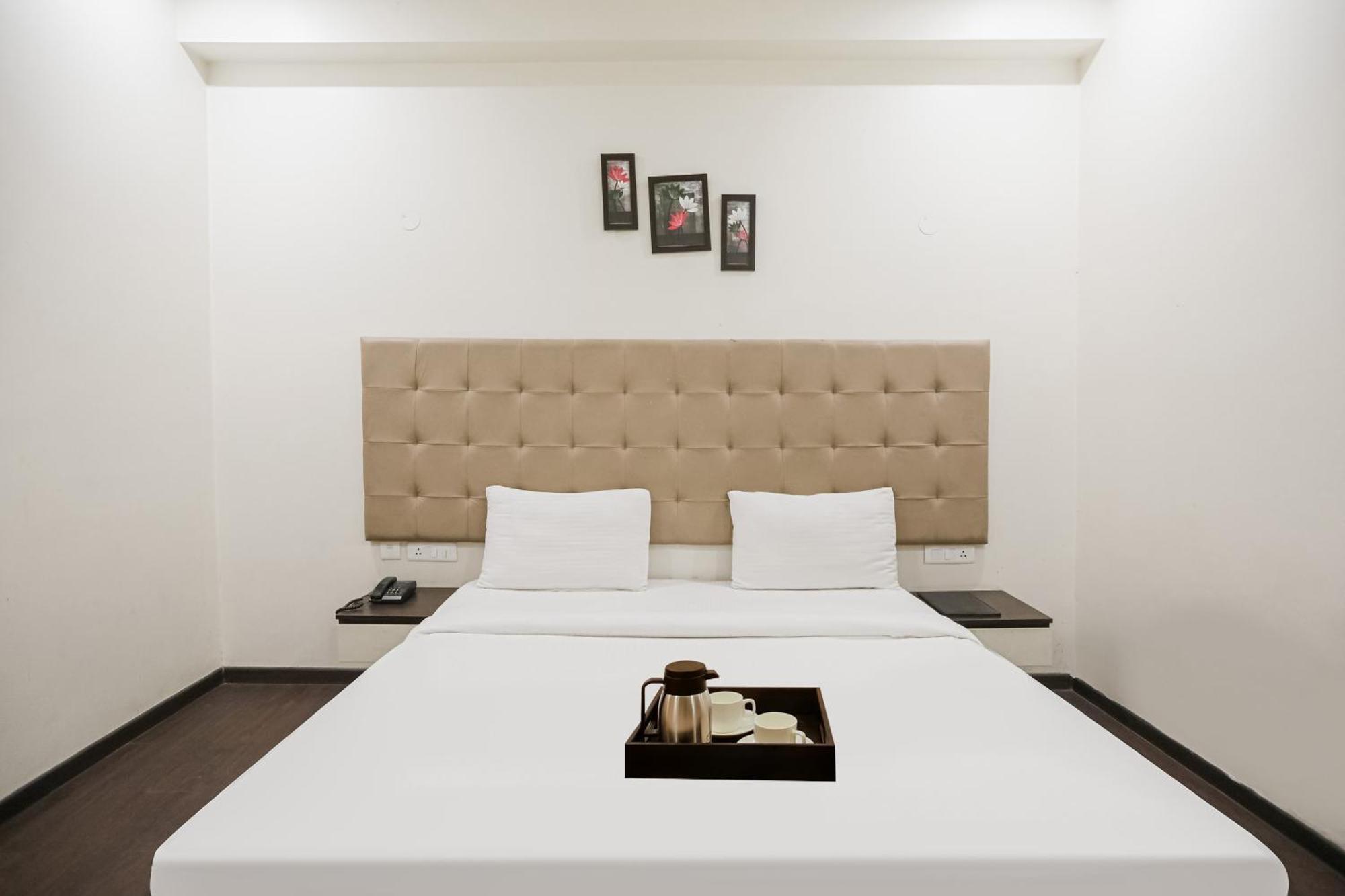 Townhouse The Amv Hotel غورغاون المظهر الخارجي الصورة