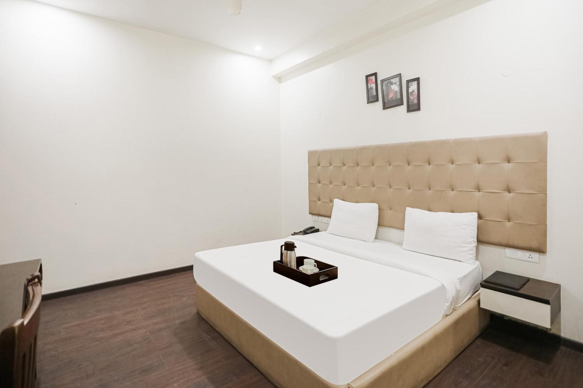Townhouse The Amv Hotel غورغاون المظهر الخارجي الصورة