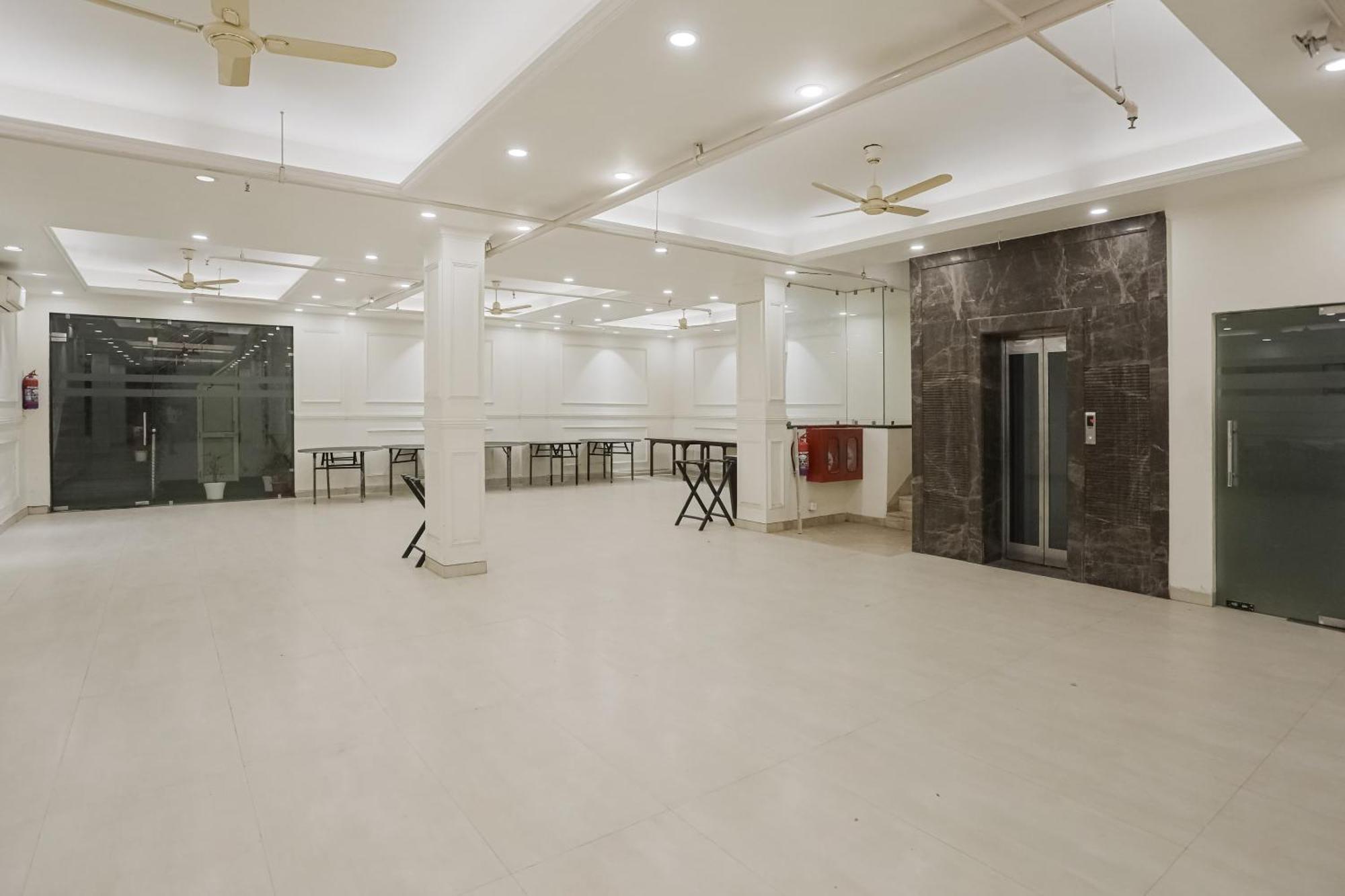 Townhouse The Amv Hotel غورغاون المظهر الخارجي الصورة