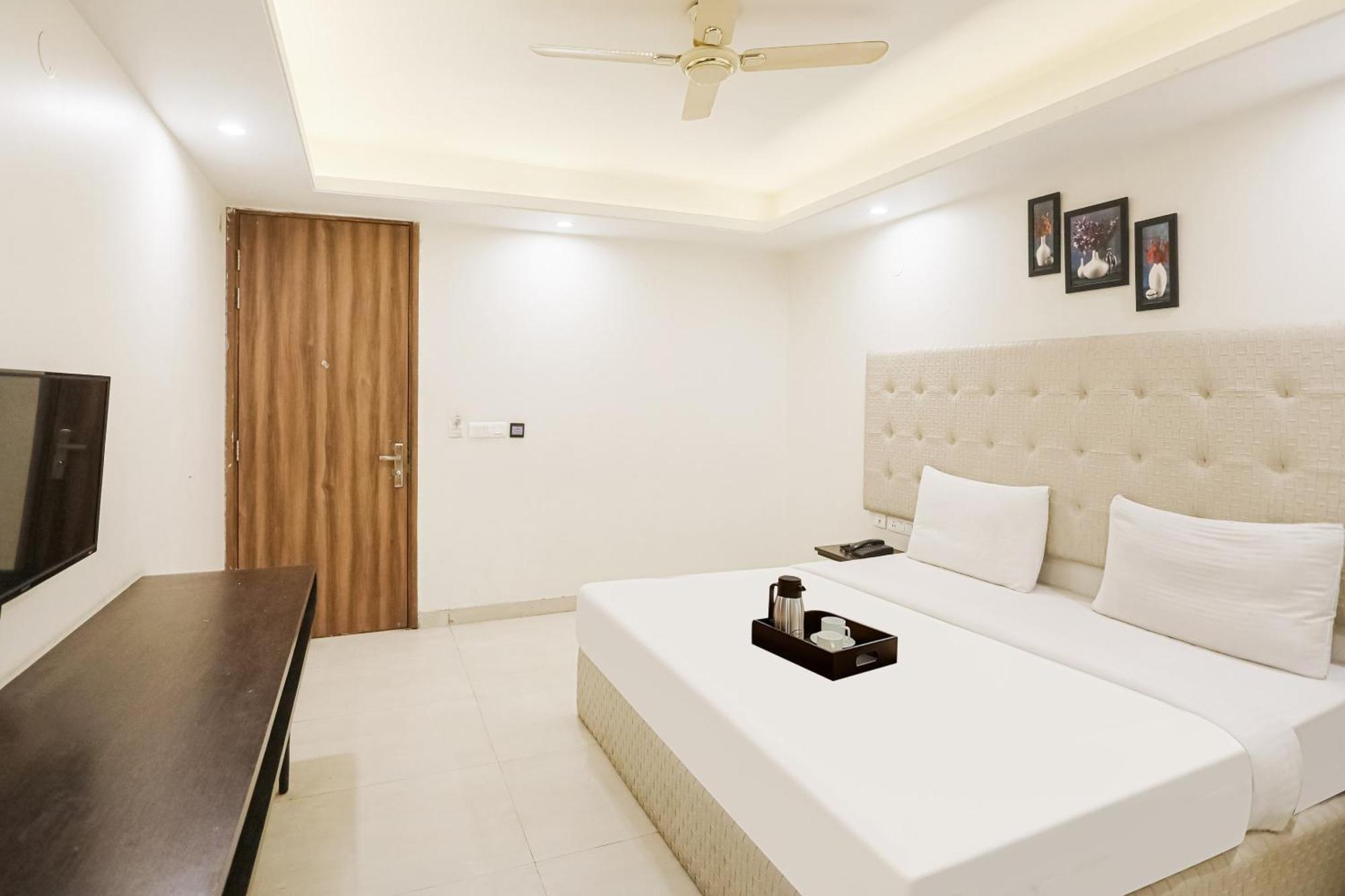 Townhouse The Amv Hotel غورغاون المظهر الخارجي الصورة