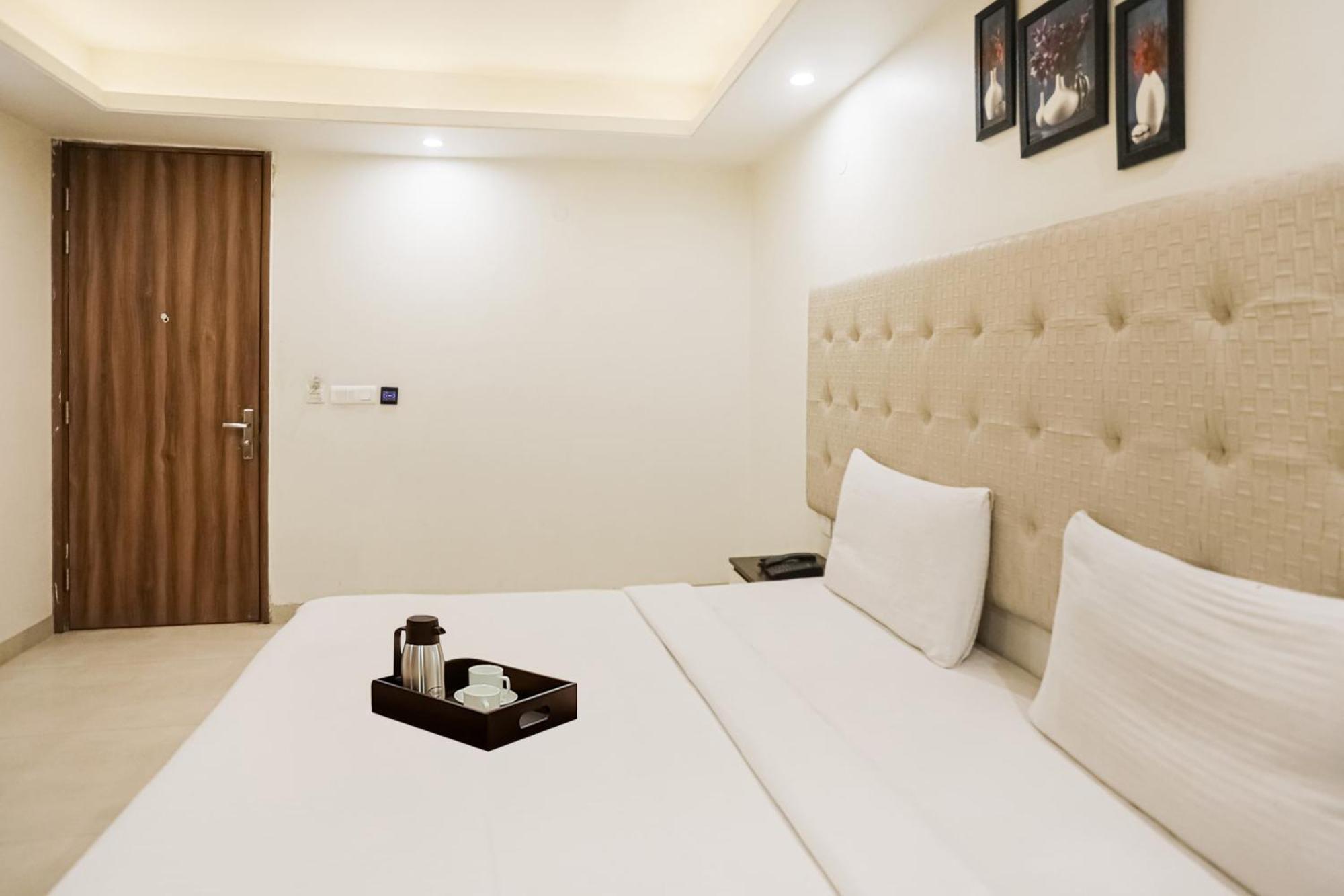 Townhouse The Amv Hotel غورغاون المظهر الخارجي الصورة