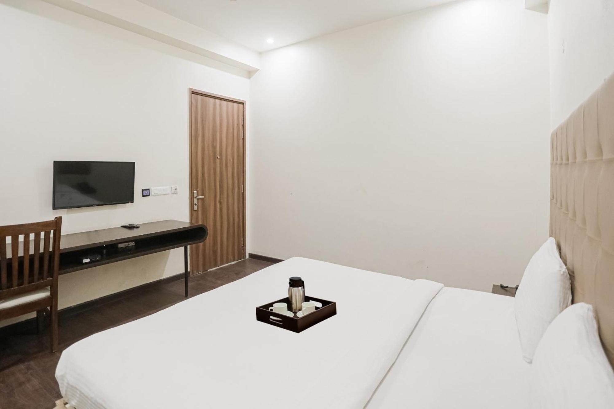 Townhouse The Amv Hotel غورغاون المظهر الخارجي الصورة